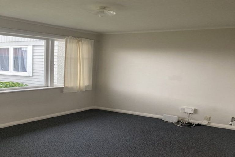 Photo of property in 15 Stamford Park Road, Mount Roskill, Auckland, 1041