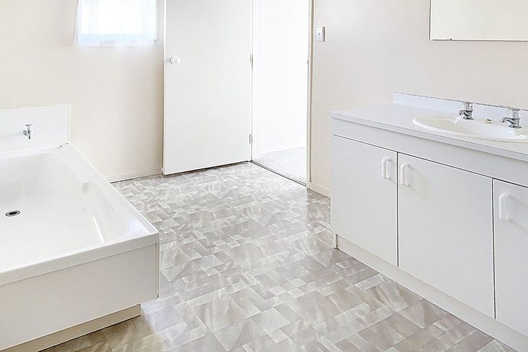 Photo of property in 2/1110 Bank Street, Te Awamutu, 3800