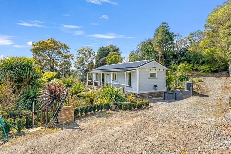 Photo of property in 16 Angle Street, Picton, 7220