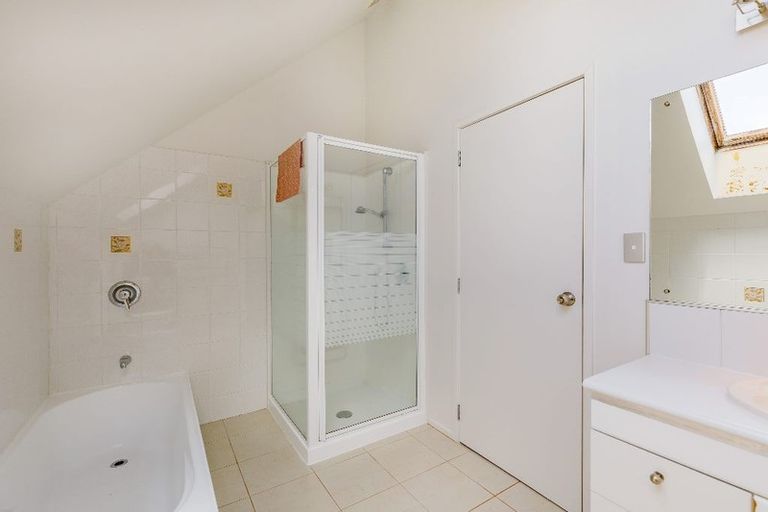 Photo of property in 17 Highwood Grove, Torbay, Auckland, 0630