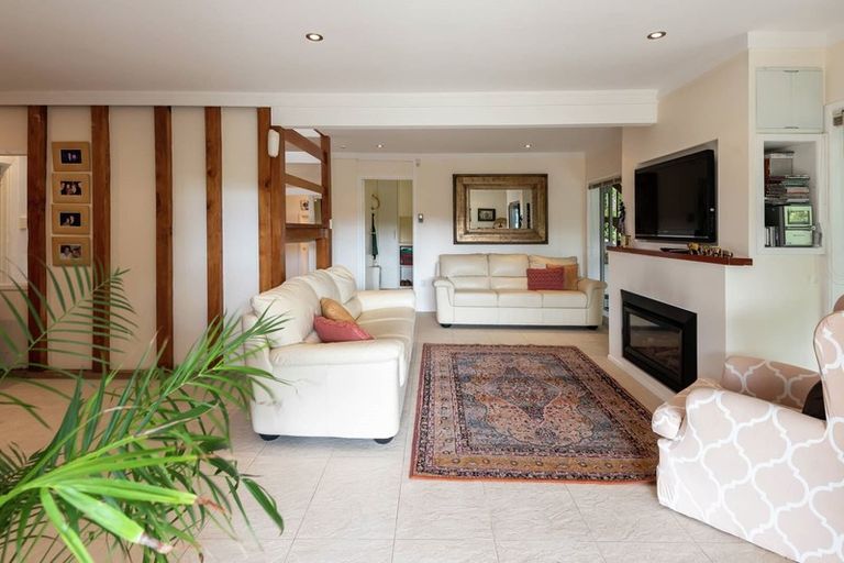 Photo of property in 44 Colmar Road, Mellons Bay, Auckland, 2014