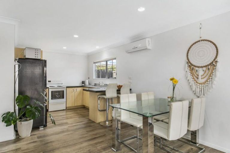 Photo of property in 2/69 Bay Street, Red Beach, 0932