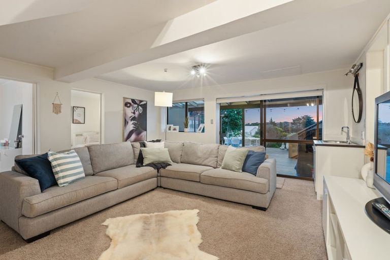 Photo of property in 41 Shakespear Road, Army Bay, Whangaparaoa, 0930