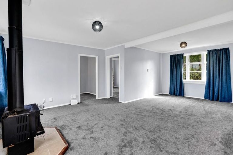 Photo of property in 85 Whitcombe Road, Opunake, 4616