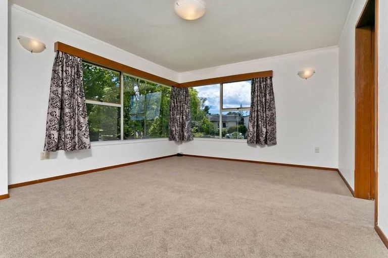 Photo of property in 1/22 Mannering Place, Hillcrest, Auckland, 0627