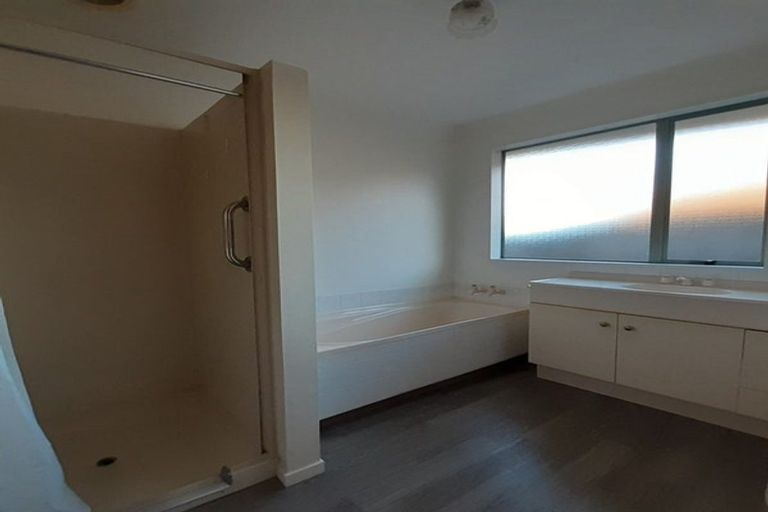 Photo of property in 1/15 Showgate Avenue, Sockburn, Christchurch, 8042