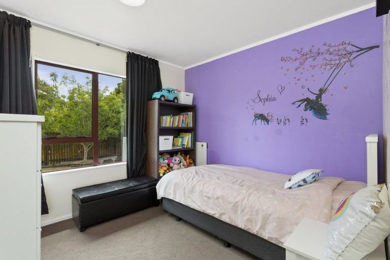 Photo of property in 3 Lorena Place, West Harbour, Auckland, 0618