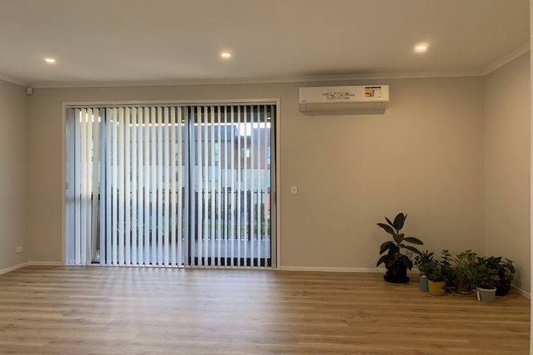 Photo of property in 5/4 Matimati Place, Hobsonville, Auckland, 0616