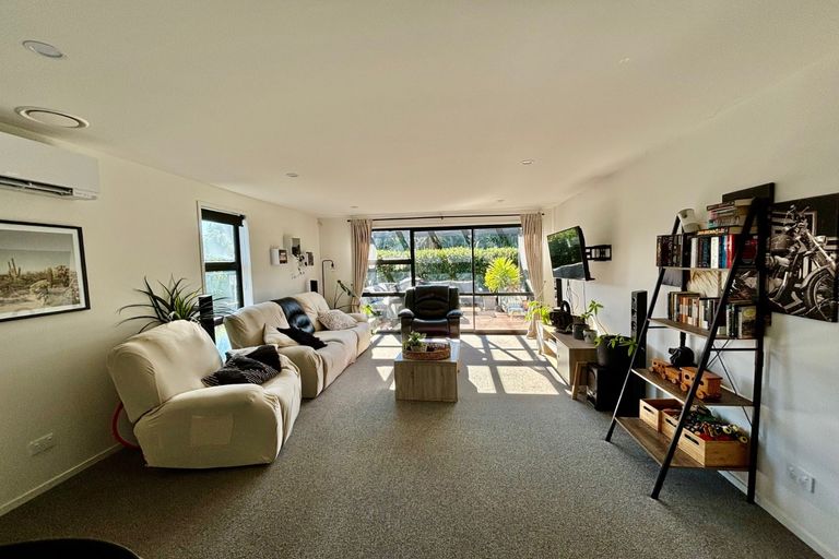 Photo of property in 2 Roto Lane, Pukekohe, 2120