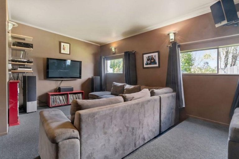 Photo of property in 4 Realm Place, Massey, Auckland, 0614