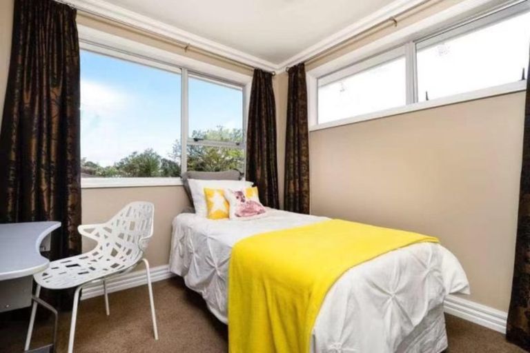 Photo of property in 27 Pahi Place, West Harbour, Auckland, 0618