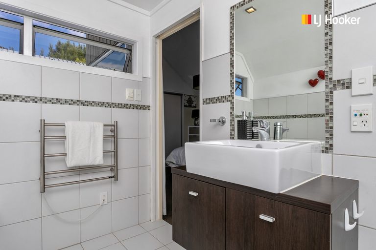 Photo of property in 24 Larkins Street, Helensburgh, Dunedin, 9010