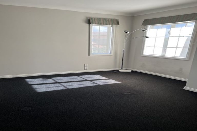 Photo of property in 3 Onemana Way, Te Atatu Peninsula, Auckland, 0610