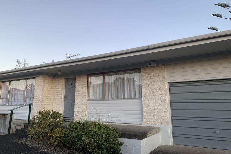 Photo of property in 1/17 Matuhi Rise, Henderson, Auckland, 0612