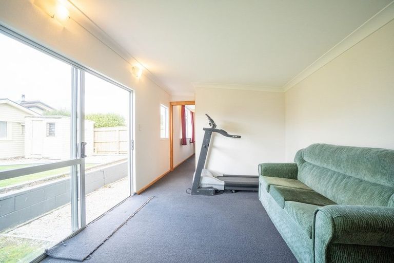 Photo of property in 18 Kingswood Street, Takaro, Palmerston North, 4412