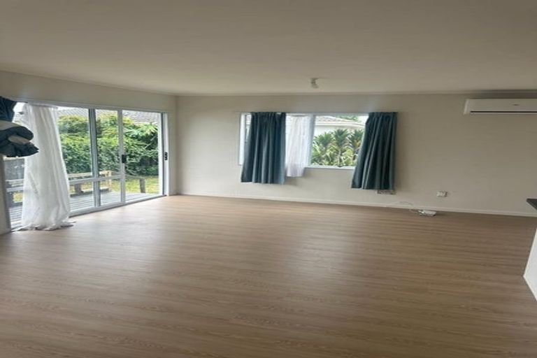 Photo of property in 2/6 Trounson Avenue, Clendon Park, Auckland, 2103