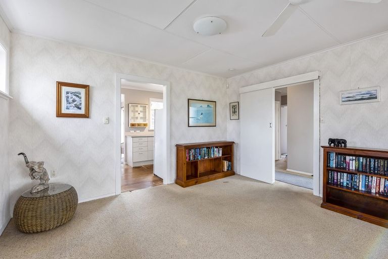 Photo of property in 26 Mazengarb Road, Paraparaumu Beach, Paraparaumu, 5032