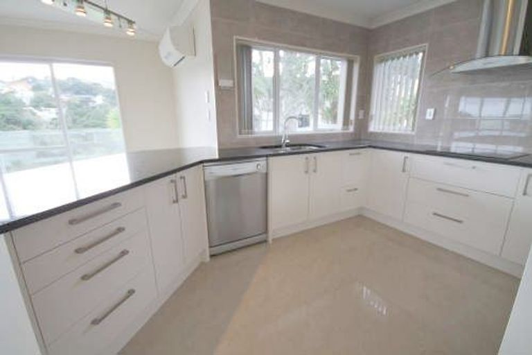 Photo of property in 97a Island Bay Road, Beach Haven, Auckland, 0626