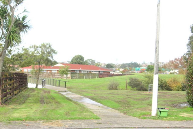 Photo of property in 23 Mandarin Place, Half Moon Bay, Auckland, 2012