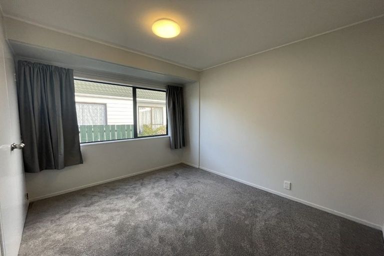 Photo of property in 1/46 Aviemore Drive, Highland Park, Auckland, 2010