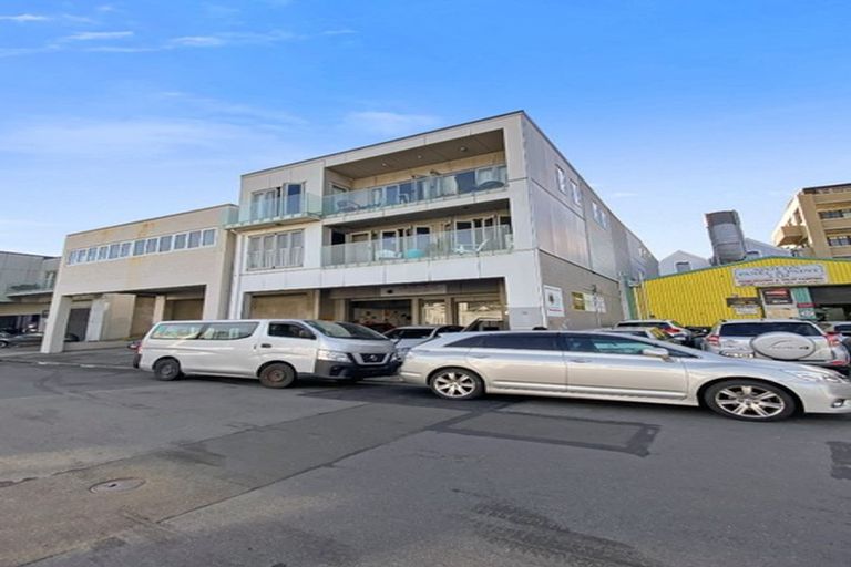 Photo of property in 2/35 Home Street, Mount Victoria, Wellington, 6011