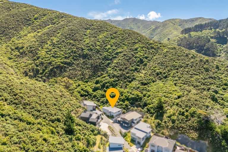 Photo of property in 26 Rarangi Way, Owhiro Bay, Wellington, 6023