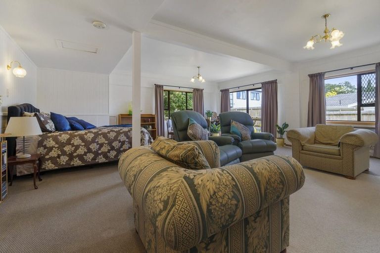 Photo of property in 10a Millbrook Road, Henderson, Auckland, 0612