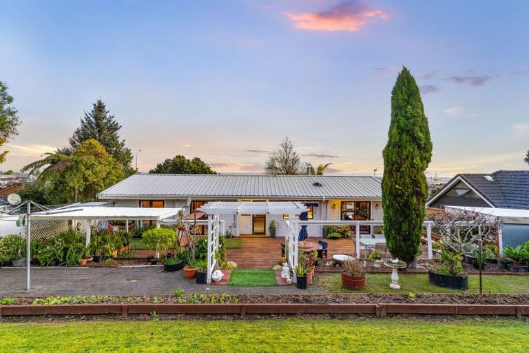 Photo of property in 20 Goodwood Drive, Goodwood Heights, Auckland, 2105