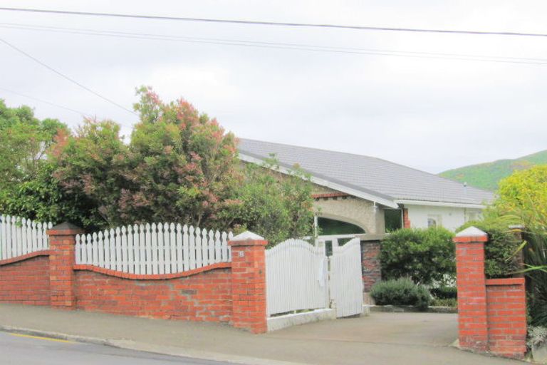 Photo of property in 2 Mills Road, Brooklyn, Wellington, 6021