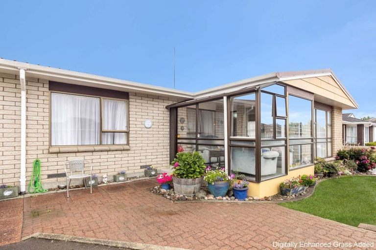 Photo of property in 5 Chertsey Court, Roslyn, Palmerston North, 4414