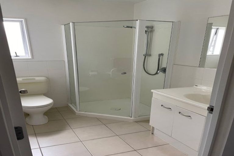 Photo of property in 7/22 Northcross Drive, Oteha, Auckland, 0632