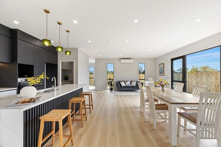 Photo of property in 5 Karepe Lane, Kumeu, 0810