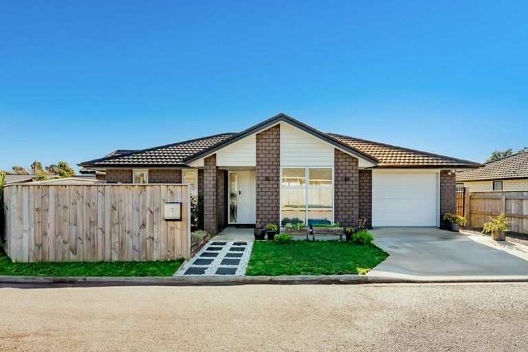 Photo of property in 7 Kikorangi Way, Paraparaumu, 5032