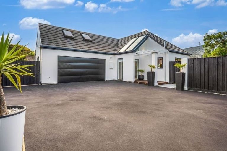 Photo of property in 3 Fieldmoor Place, Parklands, Christchurch, 8083