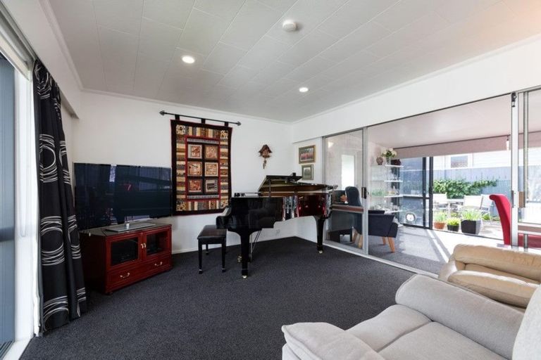 Photo of property in 2 Magnolia Drive, Westown, New Plymouth, 4310