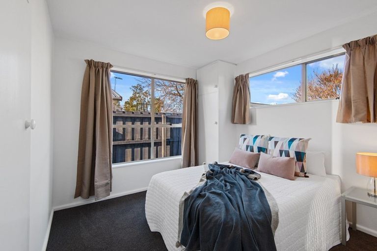 Photo of property in 43 Sarabande Avenue, Redwood, Christchurch, 8051