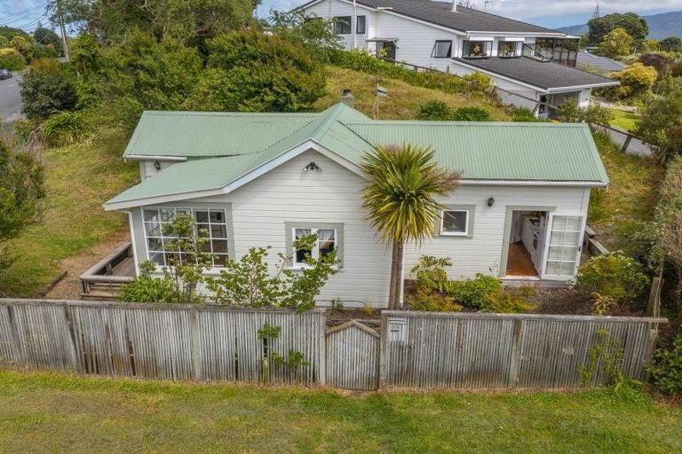 Photo of property in 69 Waimea Road, Waikanae Beach, Waikanae, 5036