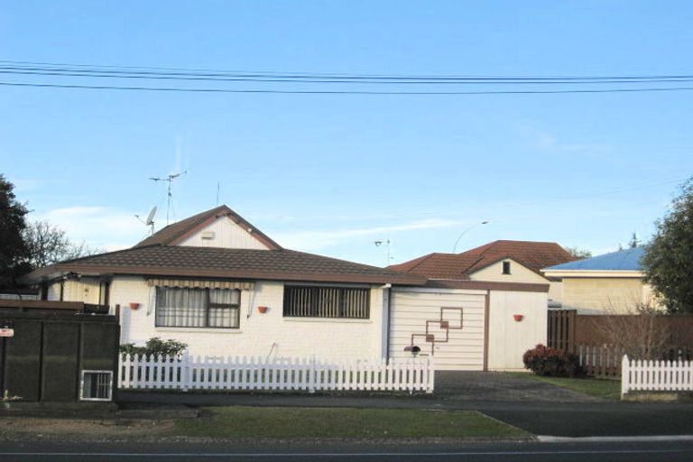 Photo of property in 2 Bankwood Road, Fairfield, Hamilton, 3214