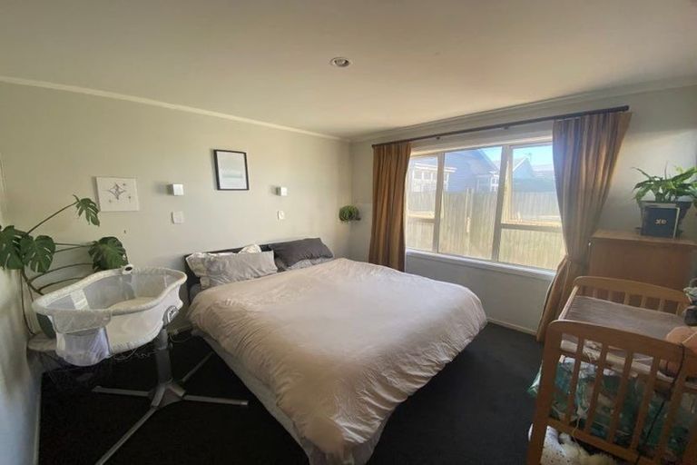 Photo of property in 4/30 Lyall Parade, Lyall Bay, Wellington, 6022