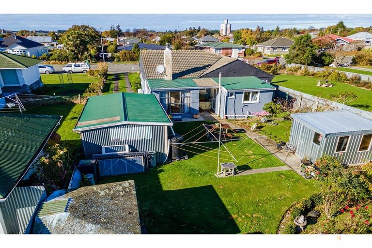 Photo of property in 56 Rhodes Street, Waimate, 7924