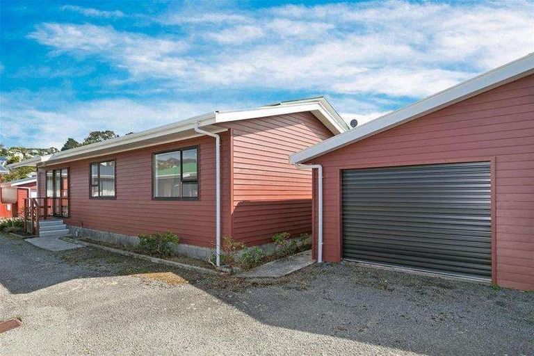 Photo of property in 2/19 Trafalgar Street, Johnsonville, Wellington, 6037