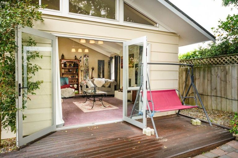 Photo of property in 16 Antrim Place, Hokowhitu, Palmerston North, 4410