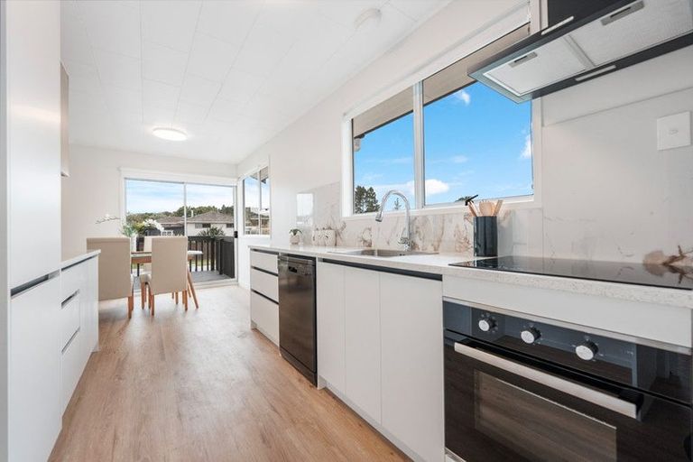 Photo of property in 11 Murillo Place, Henderson, Auckland, 0612