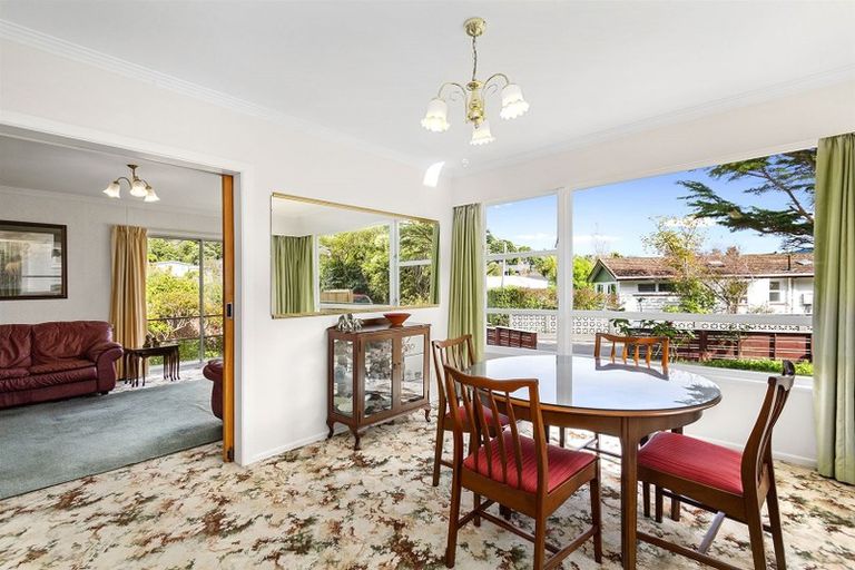 Photo of property in 10 Peckham Grove, Tawa, Wellington, 5028