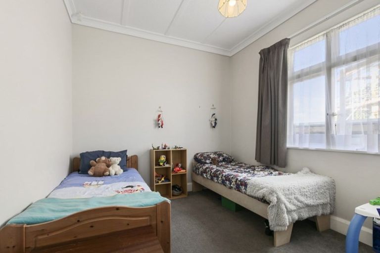 Photo of property in 117 Whites Line East, Waiwhetu, Lower Hutt, 5010