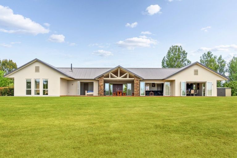 Photo of property in 98 Oxford Street, Martinborough, 5711