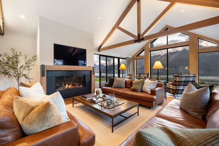 Photo of property in 136 Rosie Way, Glenorchy, 9372