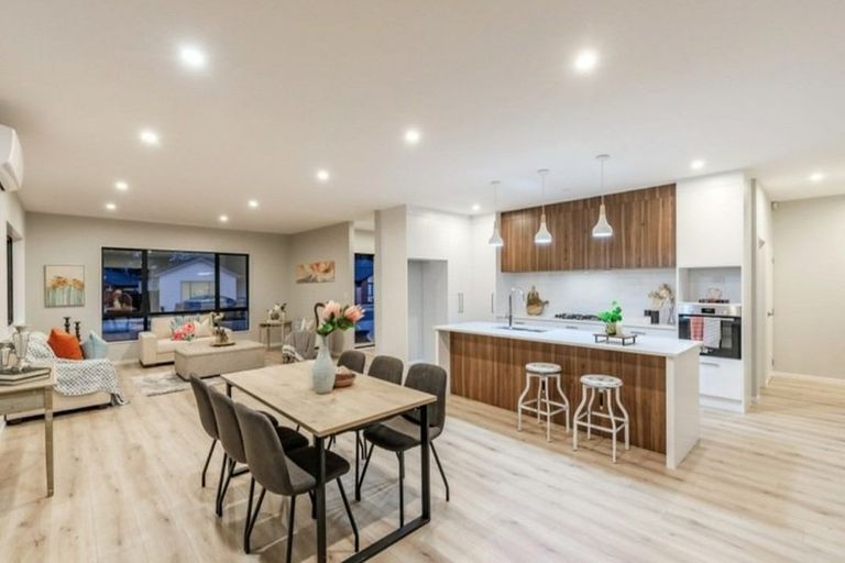 Photo of property in 15 Ropere Street, Kumeu, 0810