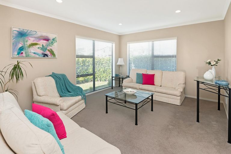 Photo of property in 1 Lorenzo Way, Flat Bush, Auckland, 2016