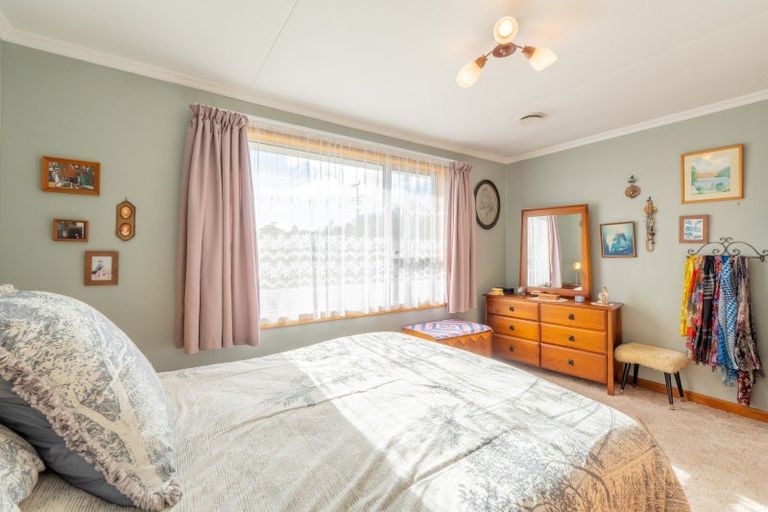 Photo of property in 19 Holloway Street, Waikiwi, Invercargill, 9810